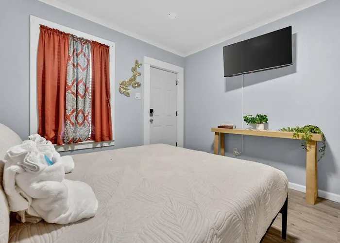Unit 12 Simple Comfy Tiny Holiday home